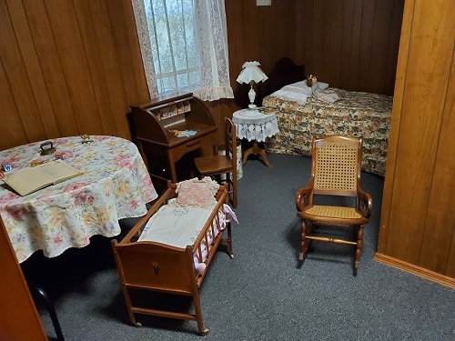 Middle Amana child's bedroom