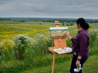 A plein aire artist in nature