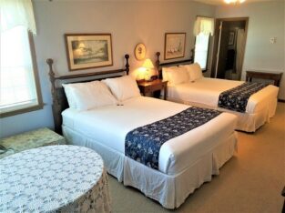 Room 18 with 2 queen beds